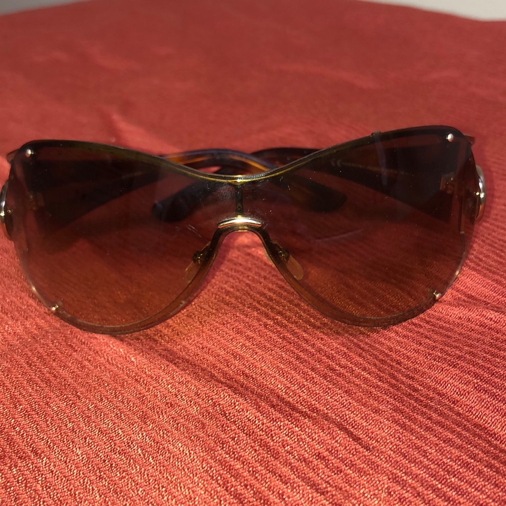Gucci tortoiseshell sunglasses - Picture 3 of 3
